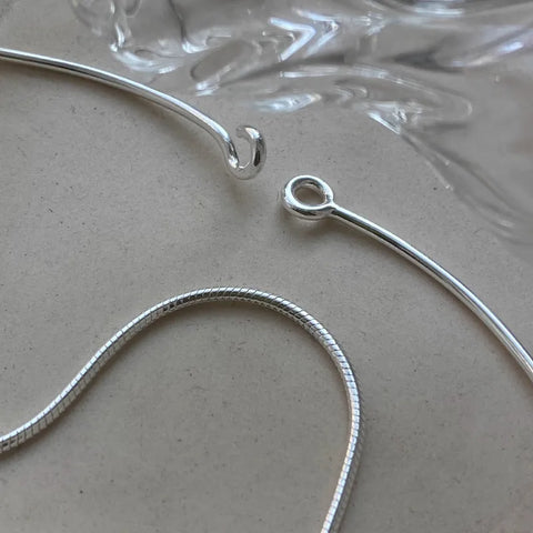 Hook Minimalist Choker