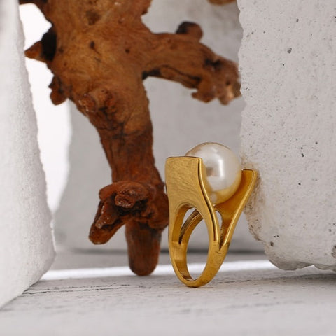 Gussie Clam Pearl Gold Ring