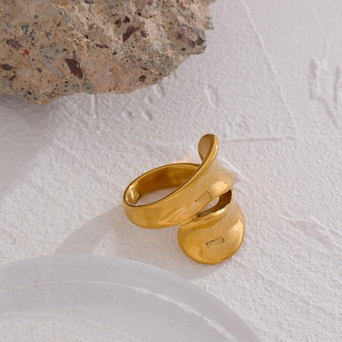 Gussie Wavy Petal Gold Ring