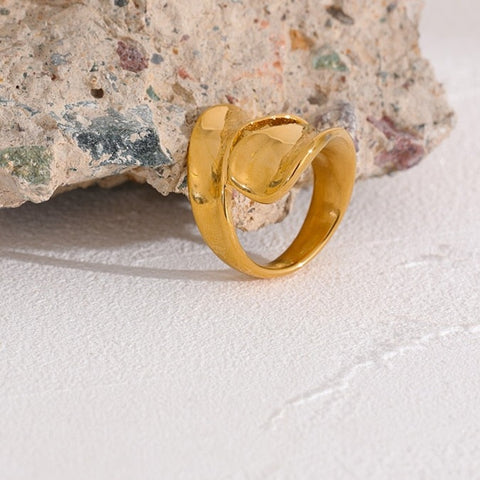 Gussie Wavy Petal Gold Ring