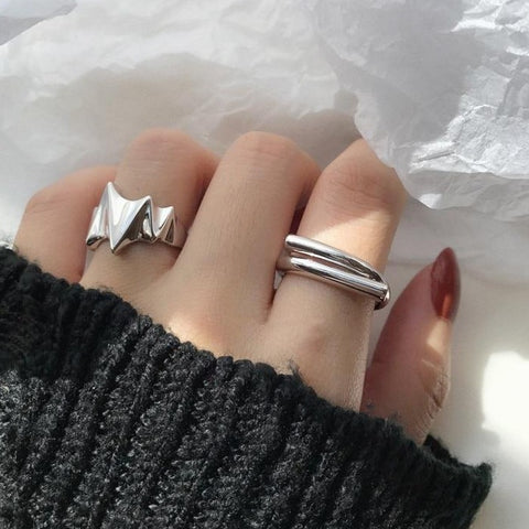 Minimalistic Pretzel like Silver ring - ClosetBlues