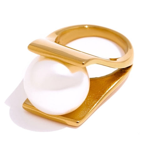 Gussie Clam Pearl Gold Ring