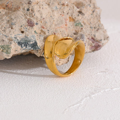 Gussie Wavy Petal Gold Ring